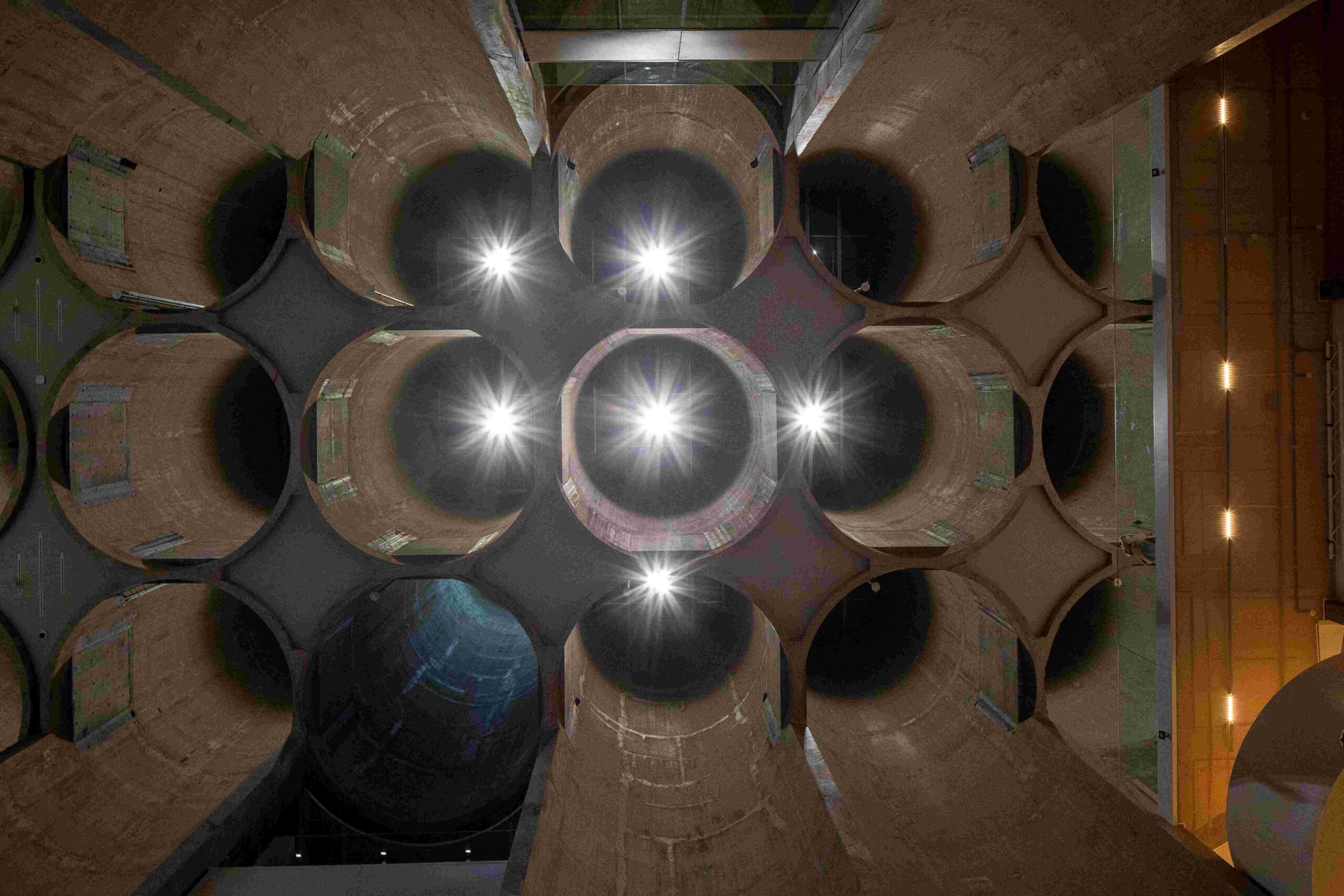 Lookingupatformergrainsilos_Kunstsilo_PhotoHalvorGudim